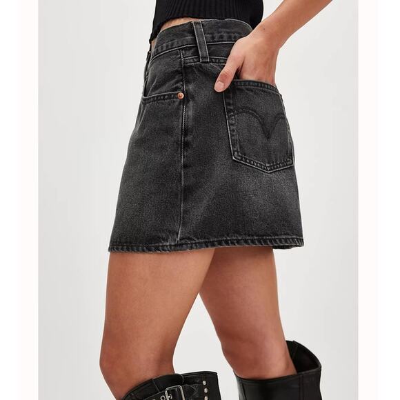 NWT Levi's Premium Icon Denim Skirt Dark Mirror Black Raw Hem Size 25 - Picture 9 of 14